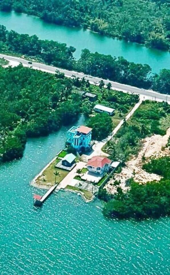 בליז סיטי See Belize Waterside Sea View Apartment With Infinity Pool & Overwater Deck מראה חיצוני תמונה
